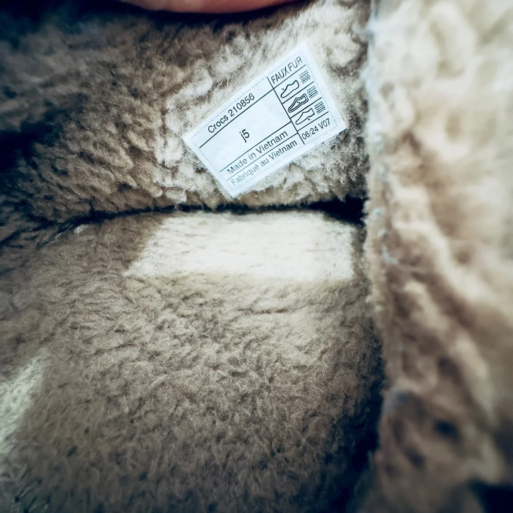 Crocs‎ Classic Cozzzy Slippers Sherpa Comfort Warm Solid Gray Sz 5 Unisex Junior